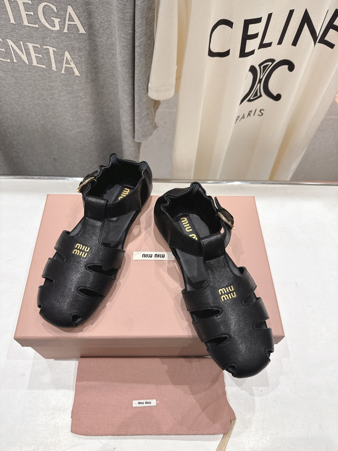 高版本出厂 MiuMiu*缪缪F033 2026ss夏季新款平底羊皮复古风凉鞋拖鞋Zp开发 原版拆卸，细