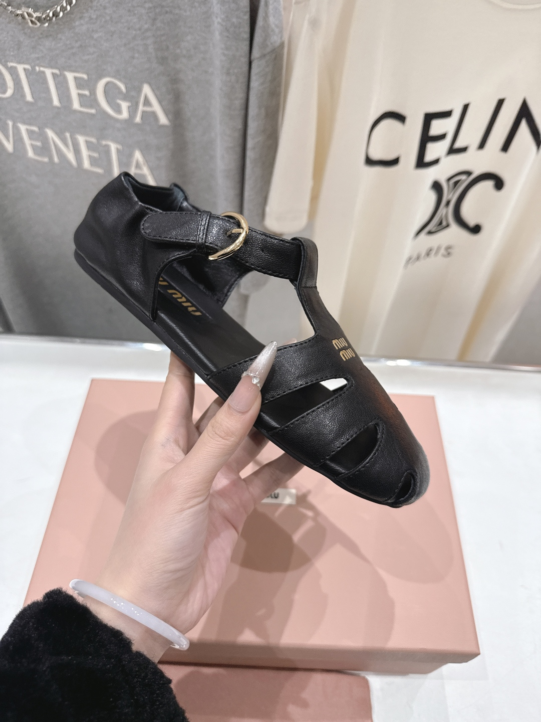 高版本出厂 MiuMiu*缪缪F033 2026ss夏季新款平底羊皮复古风凉鞋拖鞋Zp开发 原版拆卸，细