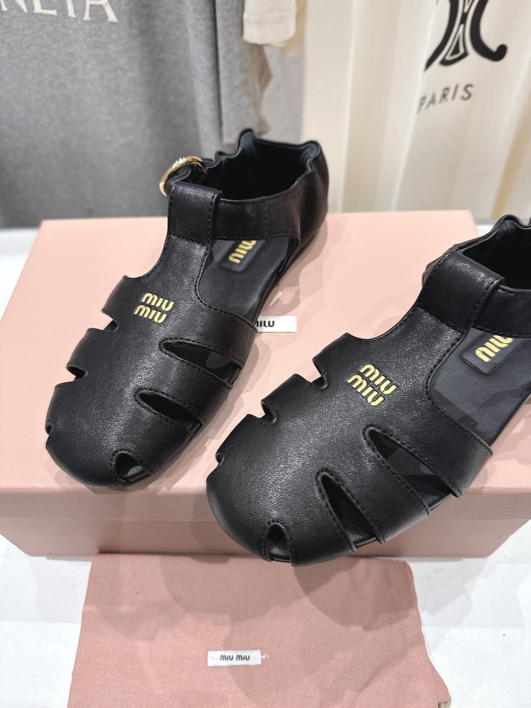 高版本出厂 MiuMiu*缪缪F033 2026ss夏季新款平底羊皮复古风凉鞋拖鞋Zp开发 原版拆卸，细