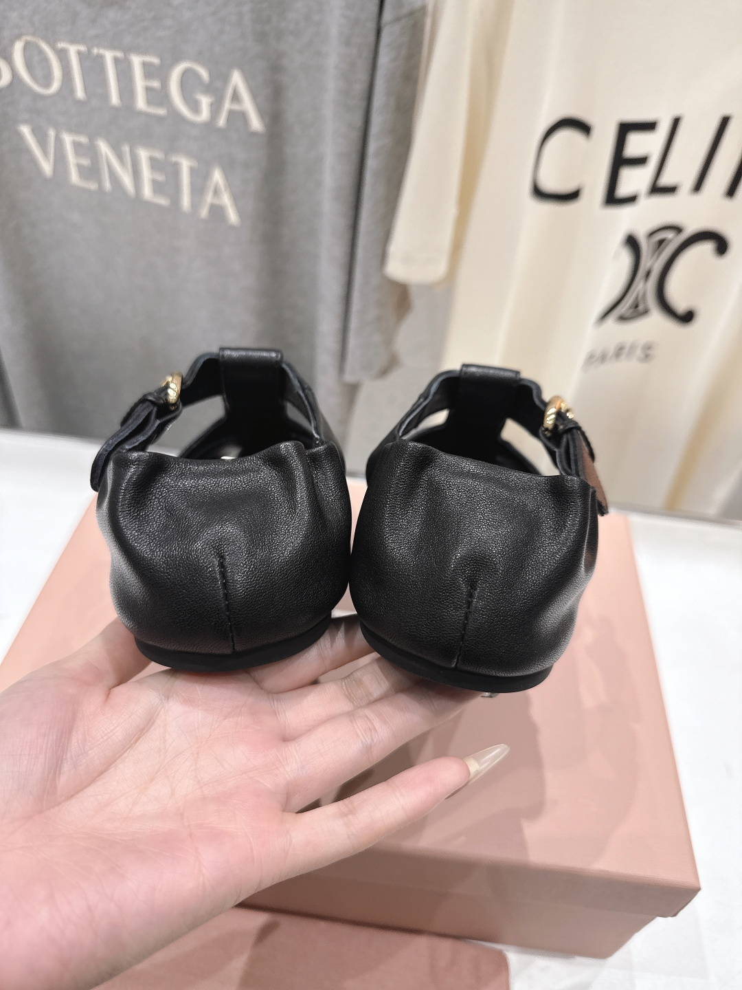 高版本出厂 MiuMiu*缪缪F033 2026ss夏季新款平底羊皮复古风凉鞋拖鞋Zp开发 原版拆卸，细