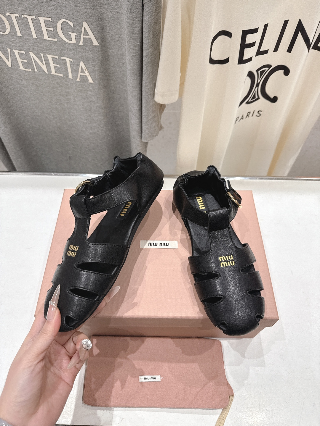 高版本出厂 MiuMiu*缪缪F033 2026ss夏季新款平底羊皮复古风凉鞋拖鞋Zp开发 原版拆卸，细