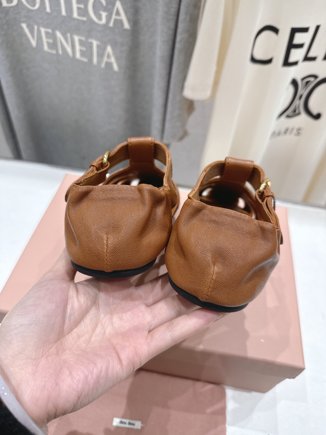 高版本出厂 MiuMiu*缪缪F033 2026ss夏季新款平底羊皮复古风凉鞋拖鞋Zp开发 原版拆卸，细