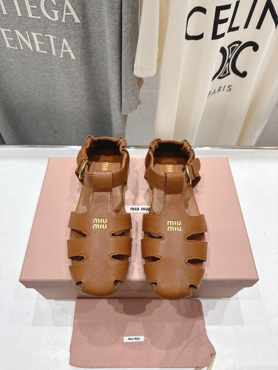 高版本出厂 MiuMiu*缪缪F033 2026ss夏季新款平底羊皮复古风凉鞋拖鞋Zp开发 原版拆卸，细