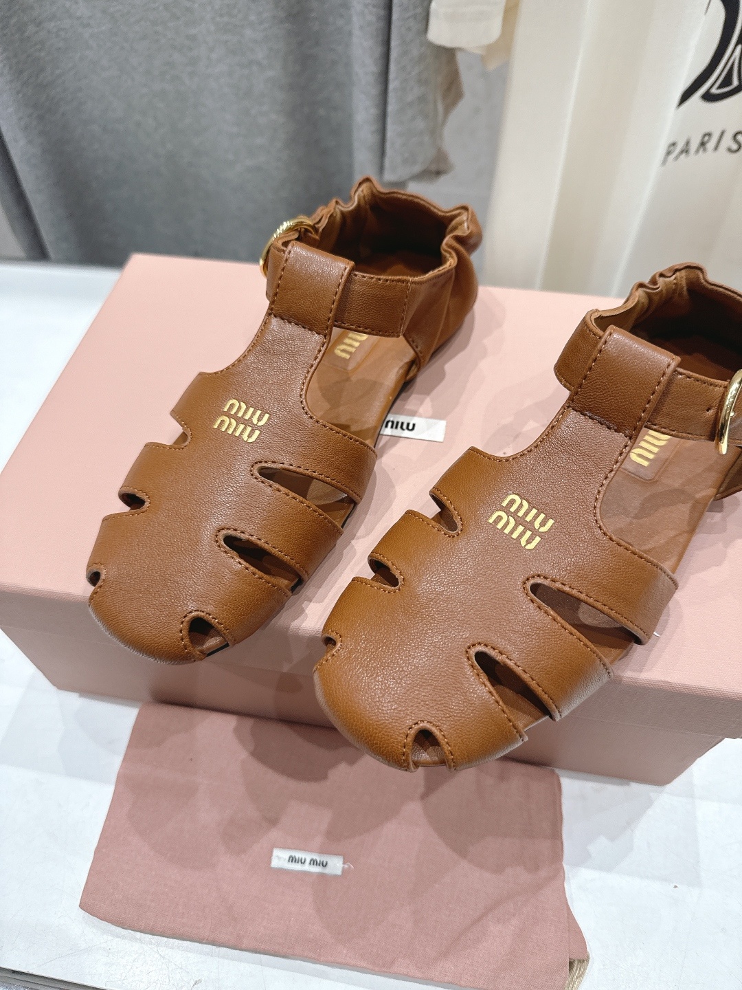 高版本出厂 MiuMiu*缪缪F033 2026ss夏季新款平底羊皮复古风凉鞋拖鞋Zp开发 原版拆卸，细