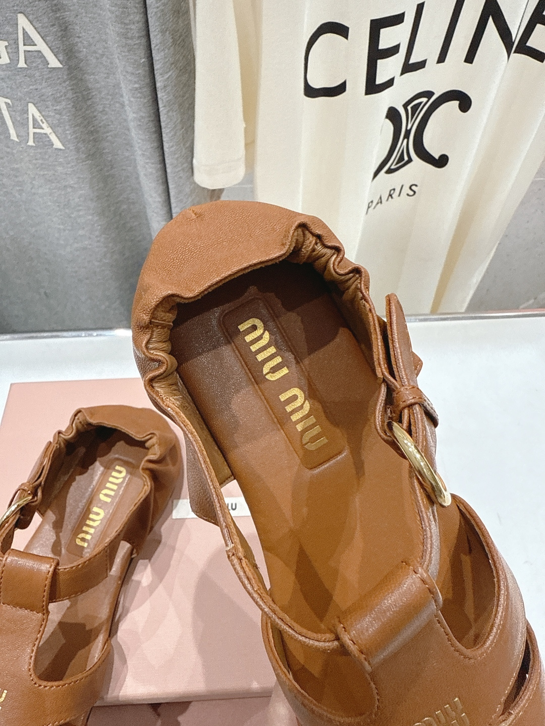 高版本出厂 MiuMiu*缪缪F033 2026ss夏季新款平底羊皮复古风凉鞋拖鞋Zp开发 原版拆卸，细