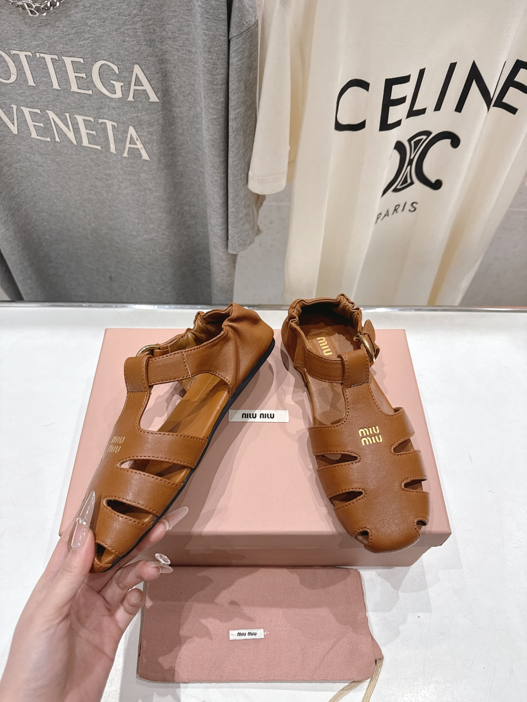 高版本出厂 MiuMiu*缪缪F033 2026ss夏季新款平底羊皮复古风凉鞋拖鞋Zp开发 原版拆卸，细