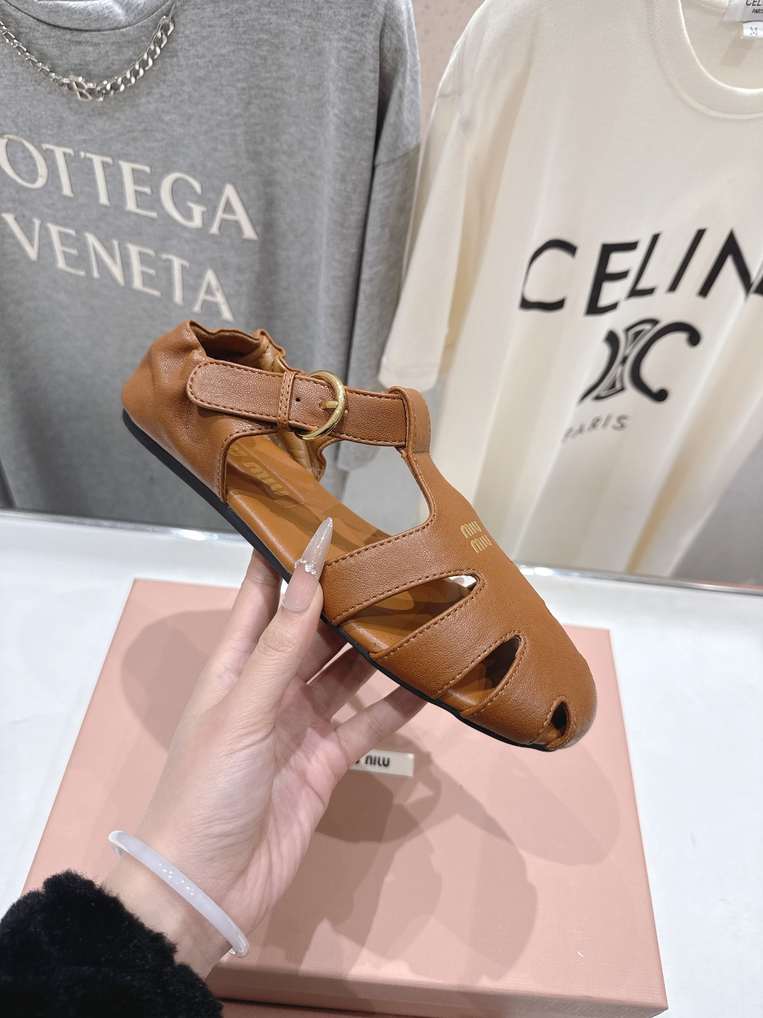 高版本出厂 MiuMiu*缪缪F033 2026ss夏季新款平底羊皮复古风凉鞋拖鞋Zp开发 原版拆卸，细