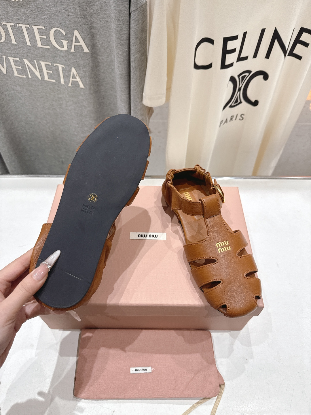 高版本出厂 MiuMiu*缪缪F033 2026ss夏季新款平底羊皮复古风凉鞋拖鞋Zp开发 原版拆卸，细