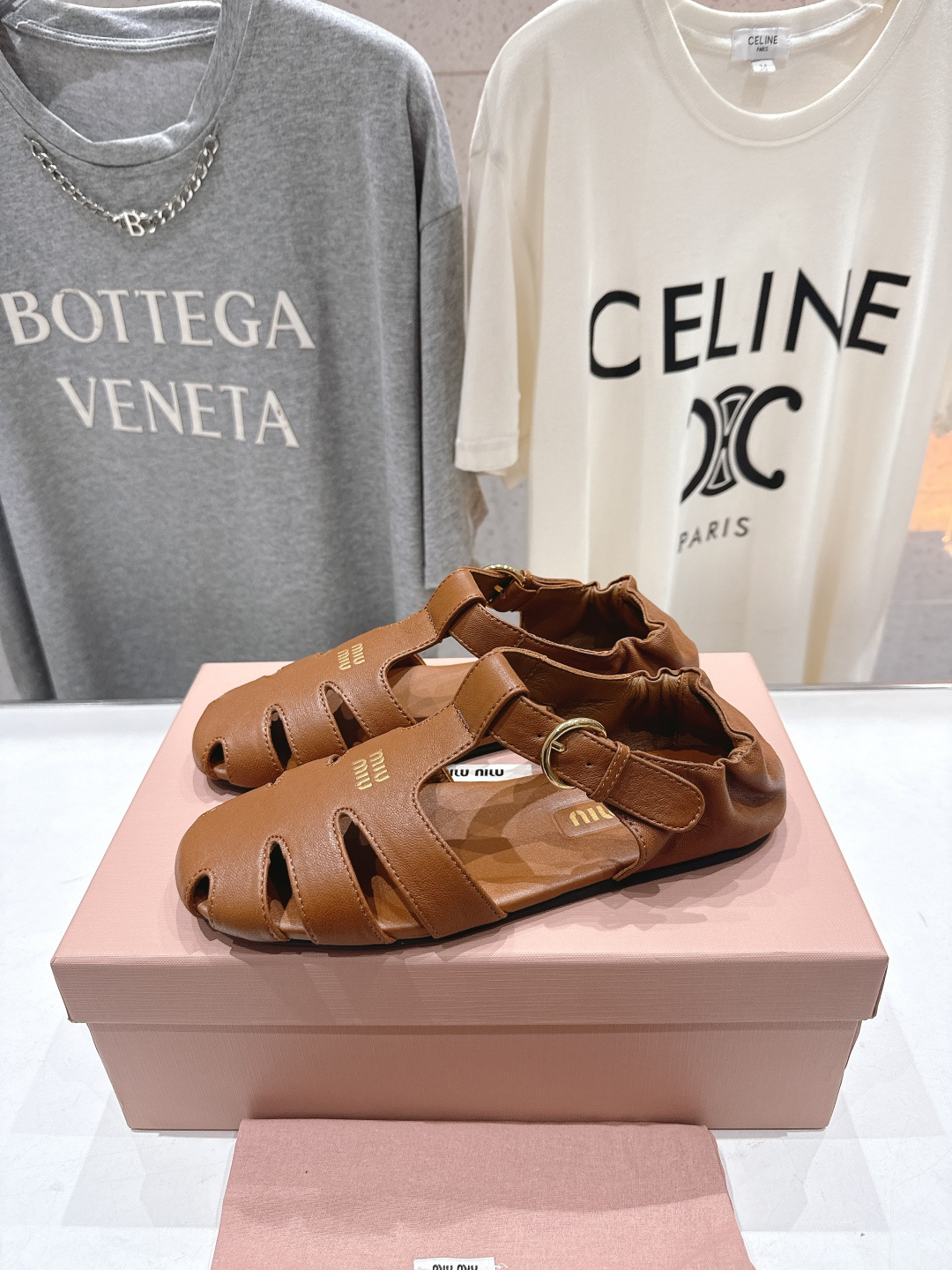 高版本出厂 MiuMiu*缪缪F033 2026ss夏季新款平底羊皮复古风凉鞋拖鞋Zp开发 原版拆卸，细