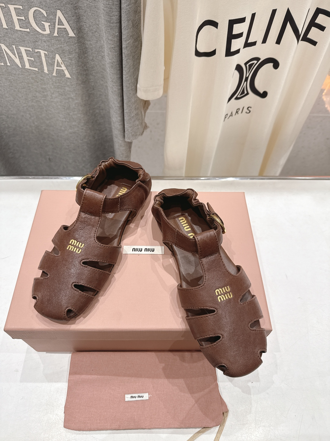 高版本出厂 MiuMiu*缪缪F033 2026ss夏季新款平底羊皮复古风凉鞋拖鞋Zp开发 原版拆卸，细