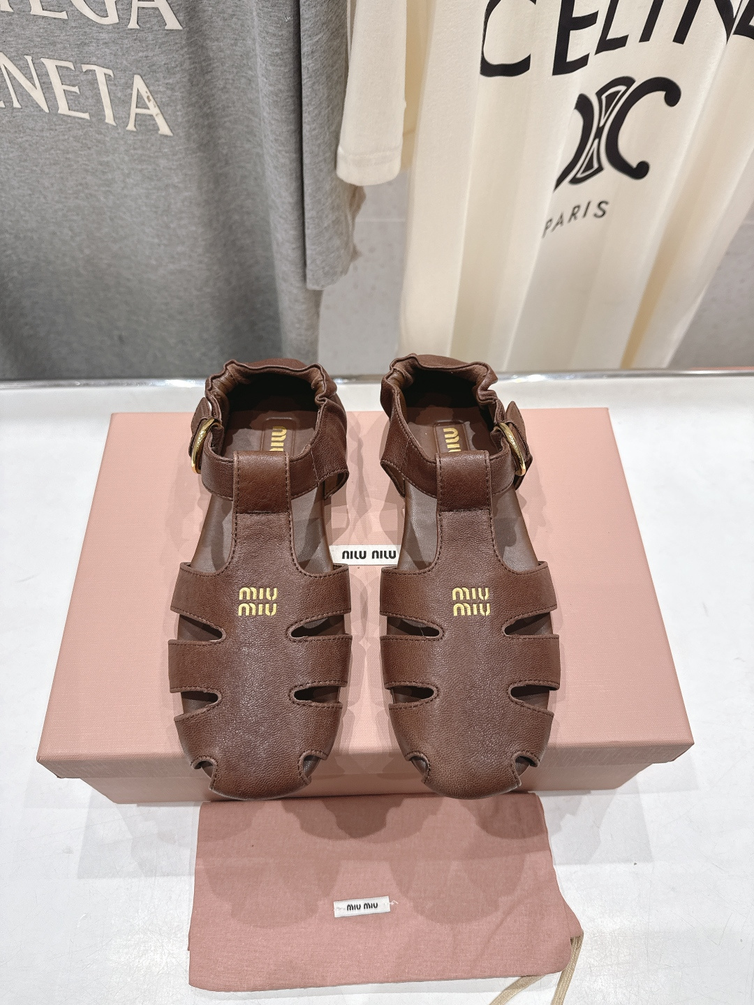 高版本出厂 MiuMiu*缪缪F033 2026ss夏季新款平底羊皮复古风凉鞋拖鞋Zp开发 原版拆卸，细