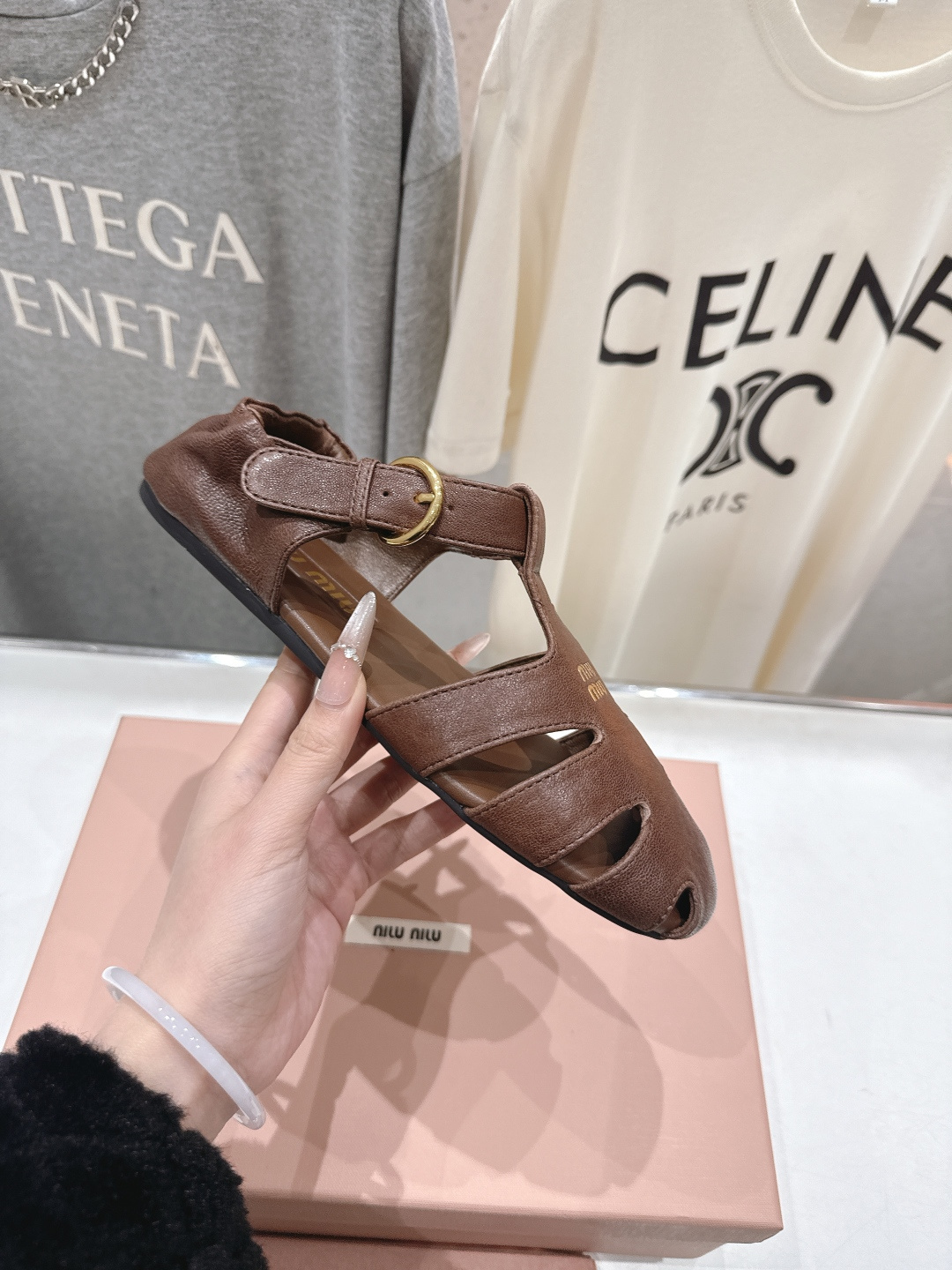 高版本出厂 MiuMiu*缪缪F033 2026ss夏季新款平底羊皮复古风凉鞋拖鞋Zp开发 原版拆卸，细