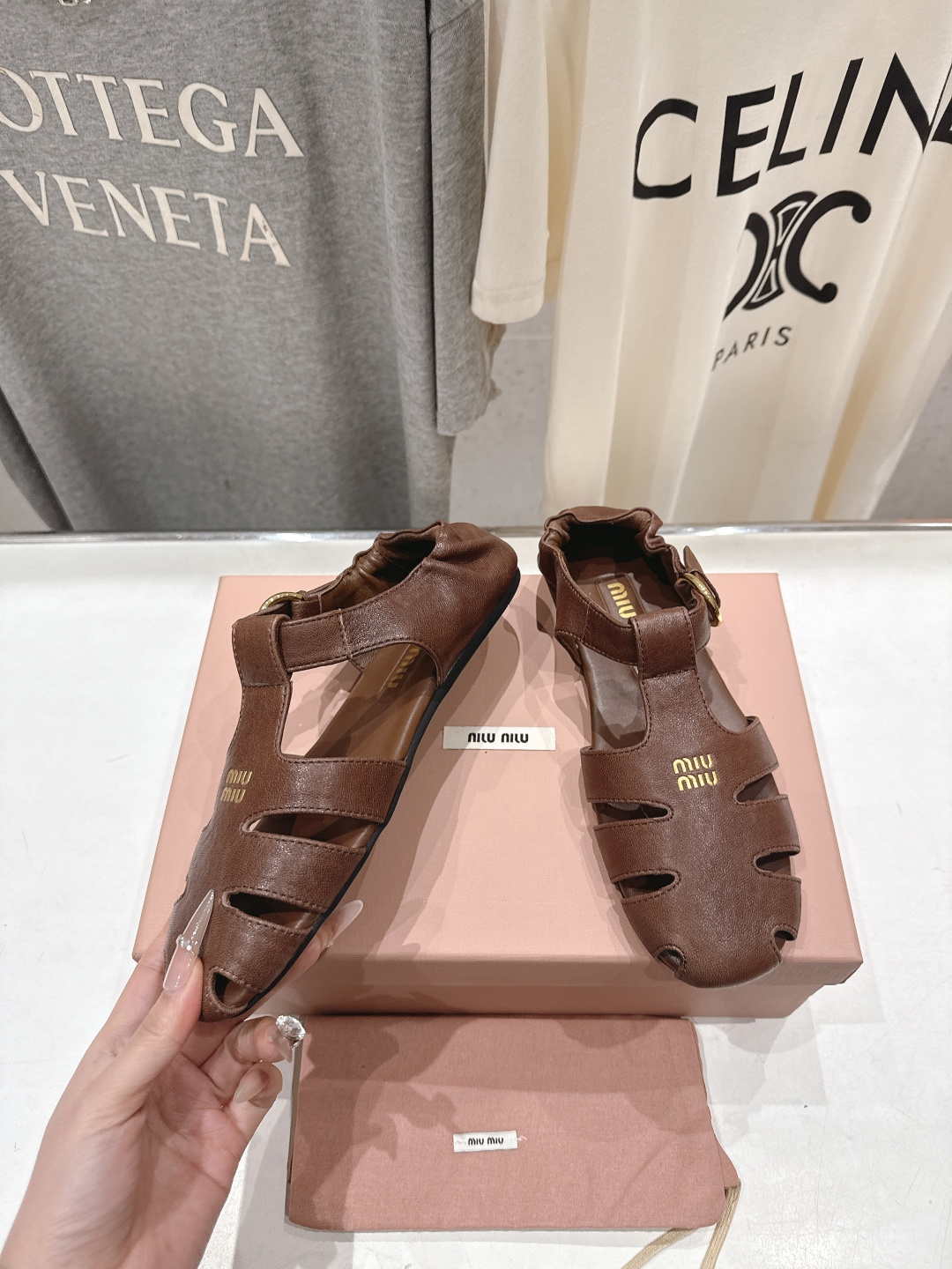 高版本出厂 MiuMiu*缪缪F033 2026ss夏季新款平底羊皮复古风凉鞋拖鞋Zp开发 原版拆卸，细