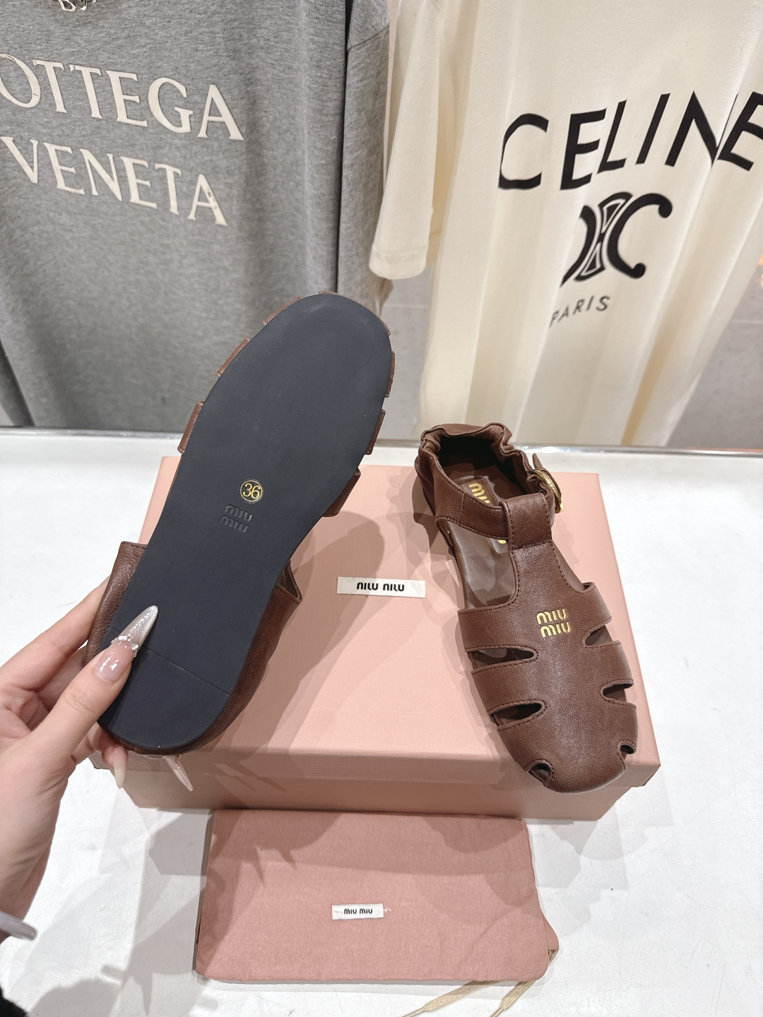 高版本出厂 MiuMiu*缪缪F033 2026ss夏季新款平底羊皮复古风凉鞋拖鞋Zp开发 原版拆卸，细