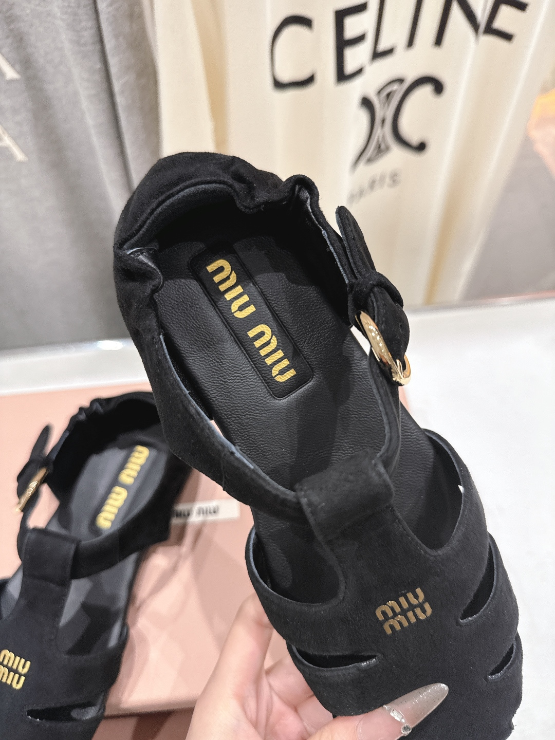 高版本出厂 MiuMiu*缪缪F033 2026ss夏季新款平底羊皮复古风凉鞋拖鞋Zp开发 原版拆卸，细