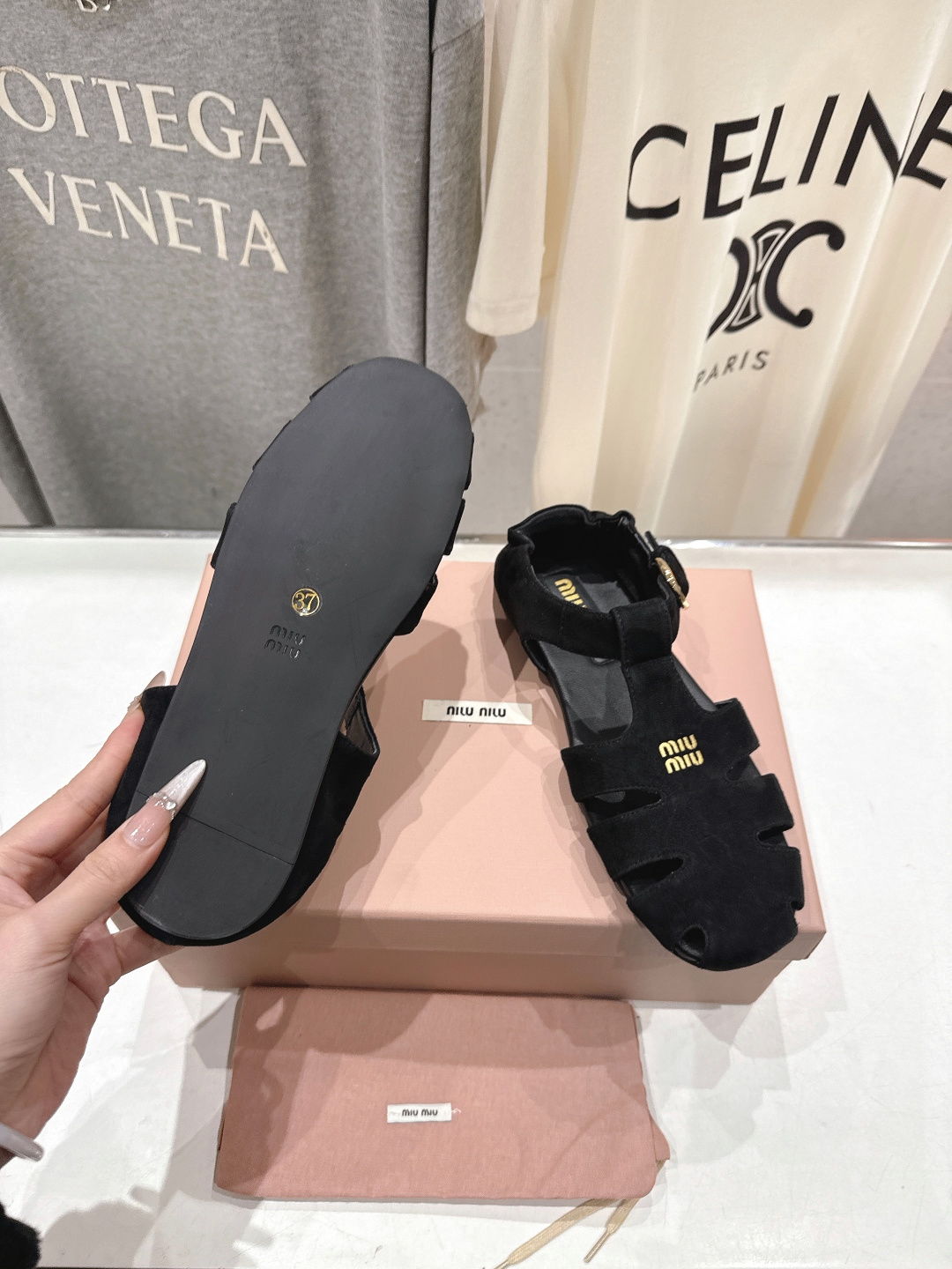 高版本出厂 MiuMiu*缪缪F033 2026ss夏季新款平底羊皮复古风凉鞋拖鞋Zp开发 原版拆卸，细