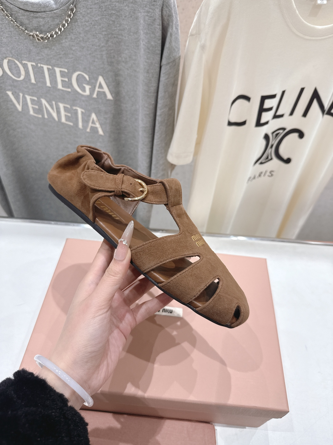 高版本出厂 MiuMiu*缪缪F033 2026ss夏季新款平底羊皮复古风凉鞋拖鞋Zp开发 原版拆卸，细