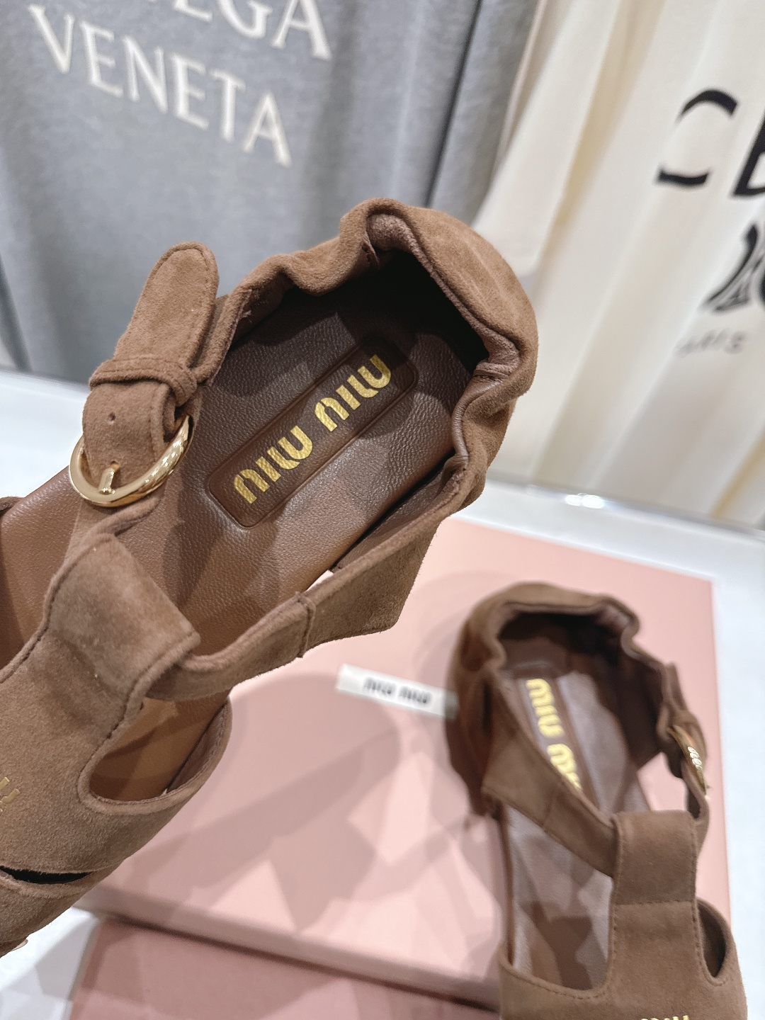 高版本出厂 MiuMiu*缪缪F033 2026ss夏季新款平底羊皮复古风凉鞋拖鞋Zp开发 原版拆卸，细