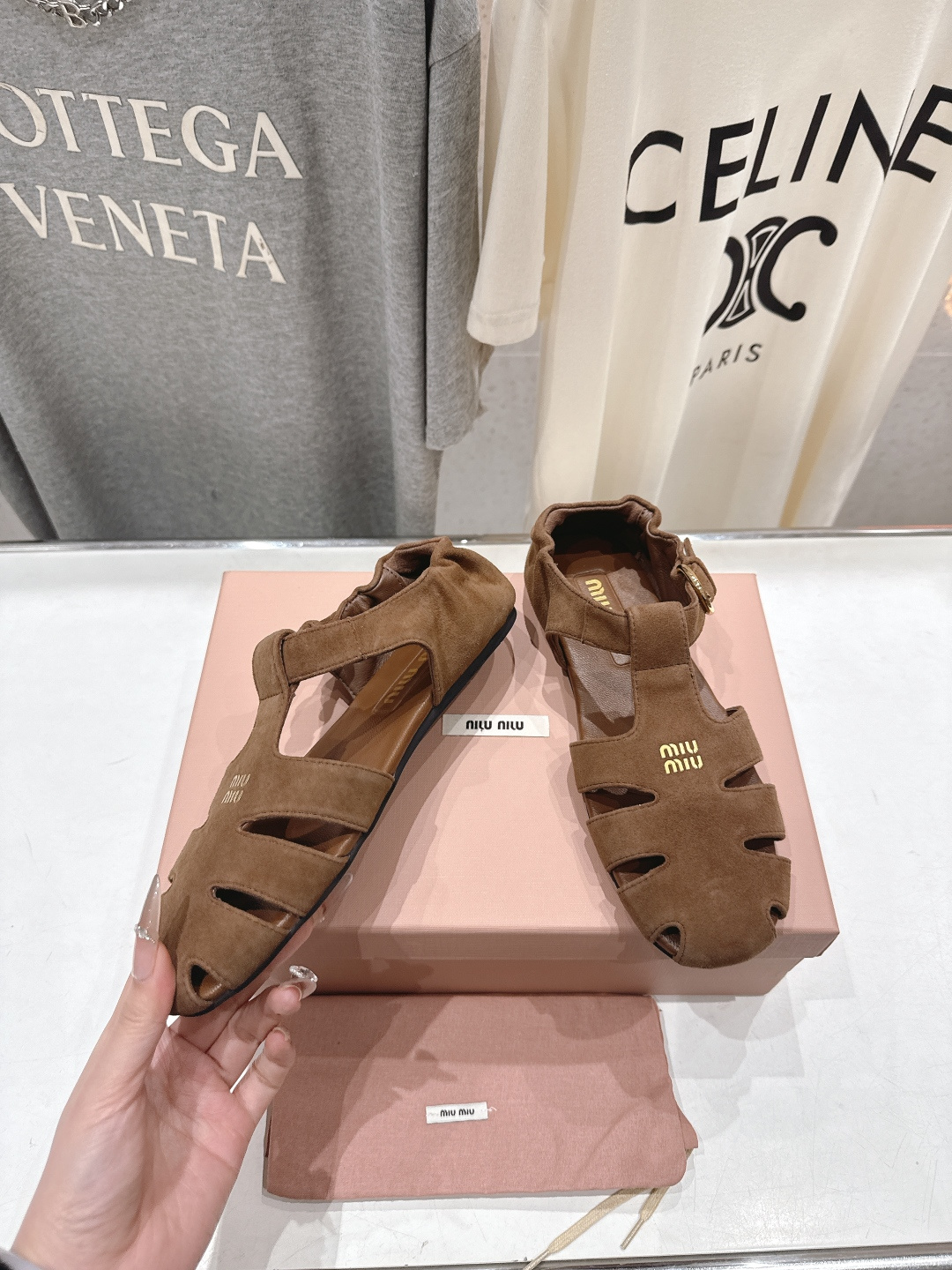 高版本出厂 MiuMiu*缪缪F033 2026ss夏季新款平底羊皮复古风凉鞋拖鞋Zp开发 原版拆卸，细