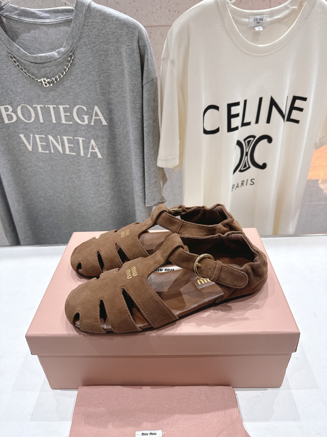 高版本出厂 MiuMiu*缪缪F033 2026ss夏季新款平底羊皮复古风凉鞋拖鞋Zp开发 原版拆卸，细