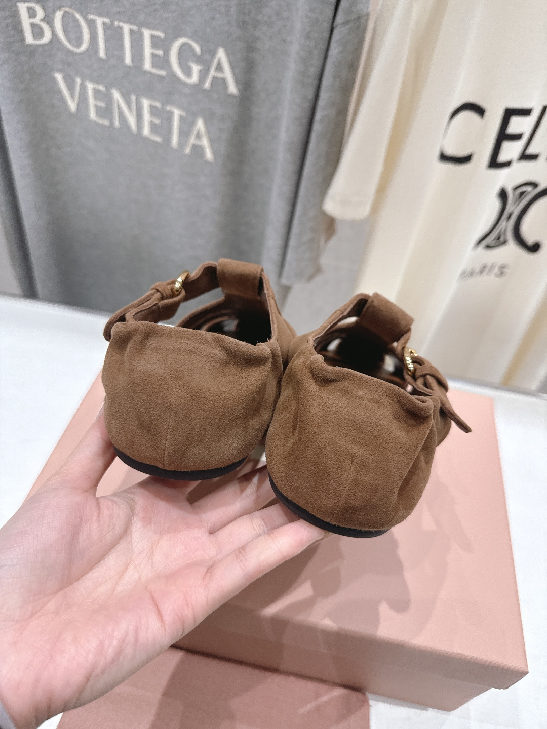 高版本出厂 MiuMiu*缪缪F033 2026ss夏季新款平底羊皮复古风凉鞋拖鞋Zp开发 原版拆卸，细