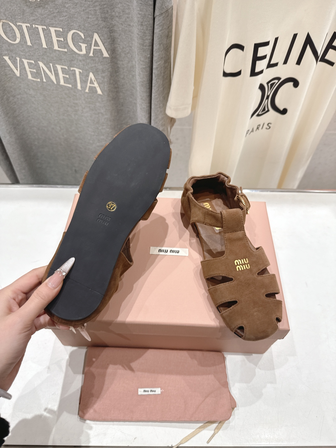 高版本出厂 MiuMiu*缪缪F033 2026ss夏季新款平底羊皮复古风凉鞋拖鞋Zp开发 原版拆卸，细