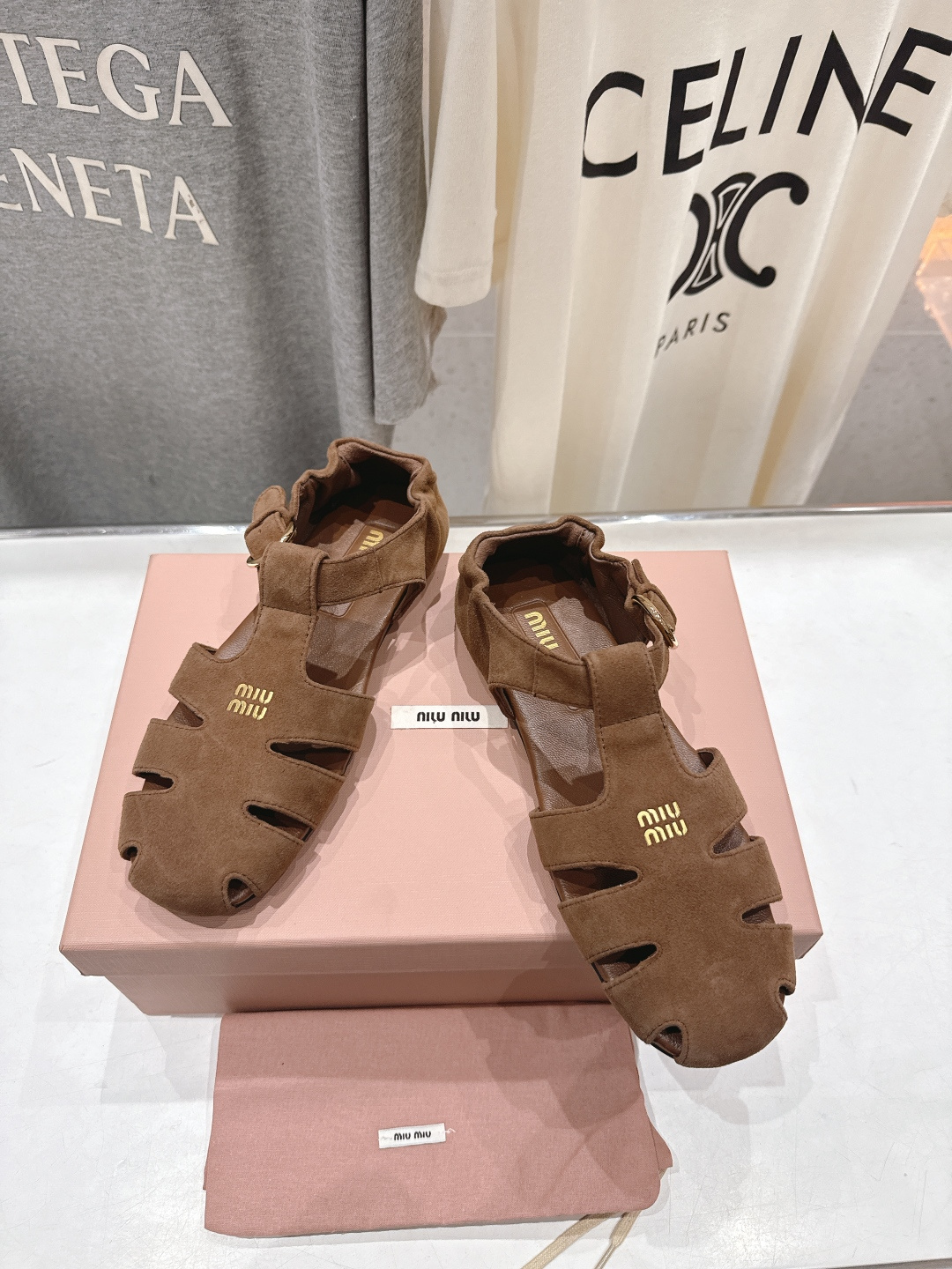 高版本出厂 MiuMiu*缪缪F033 2026ss夏季新款平底羊皮复古风凉鞋拖鞋Zp开发 原版拆卸，细