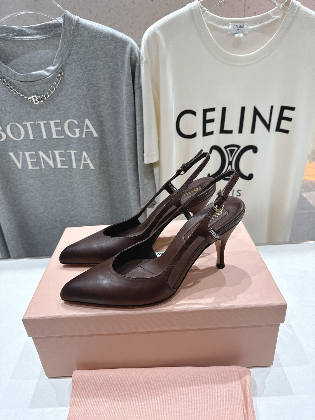 高版本出厂价 MiuMiu/缪缪2026ss春夏新款仙女风尖头玛丽珍高跟鞋凉鞋非常低调的一款高跟单鞋 乖