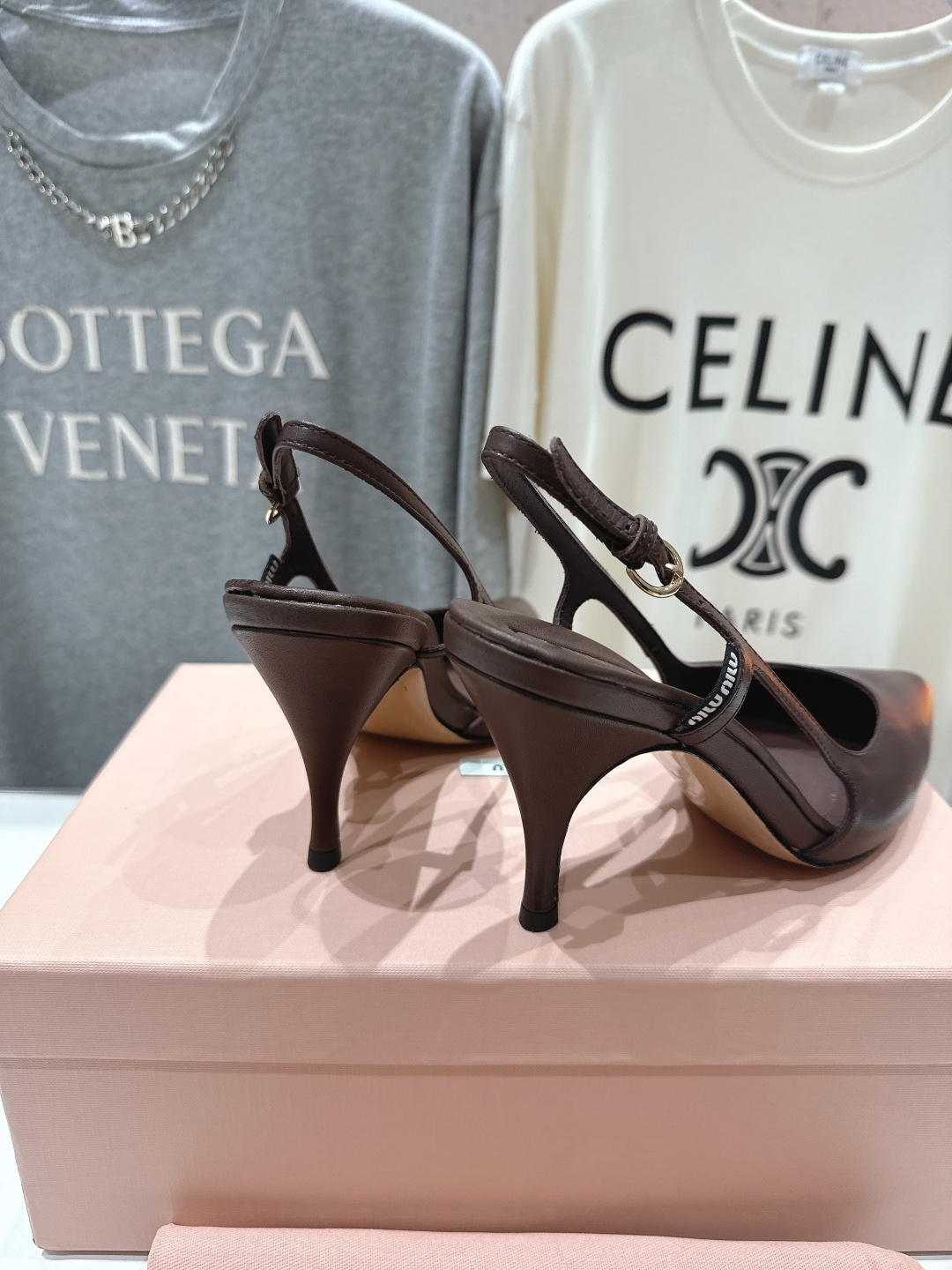 高版本出厂价 MiuMiu/缪缪2026ss春夏新款仙女风尖头玛丽珍高跟鞋凉鞋非常低调的一款高跟单鞋 乖