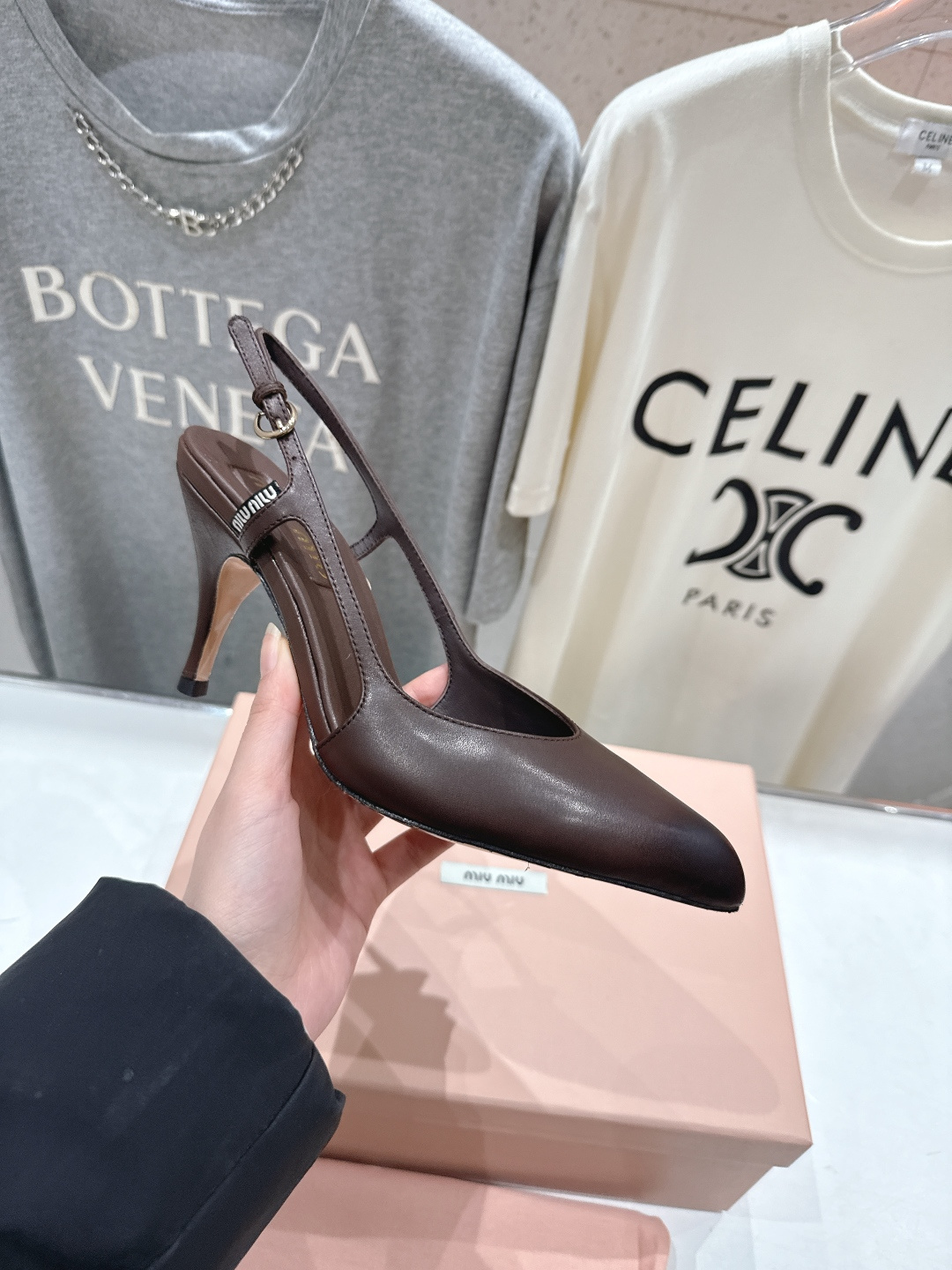 高版本出厂价 MiuMiu/缪缪2026ss春夏新款仙女风尖头玛丽珍高跟鞋凉鞋非常低调的一款高跟单鞋 乖