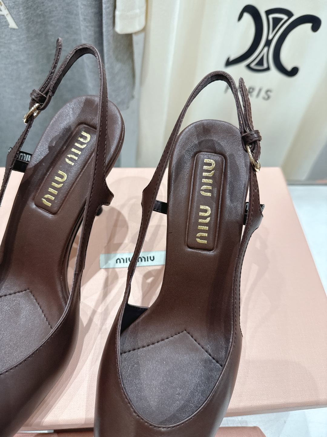 高版本出厂价 MiuMiu/缪缪2026ss春夏新款仙女风尖头玛丽珍高跟鞋凉鞋非常低调的一款高跟单鞋 乖