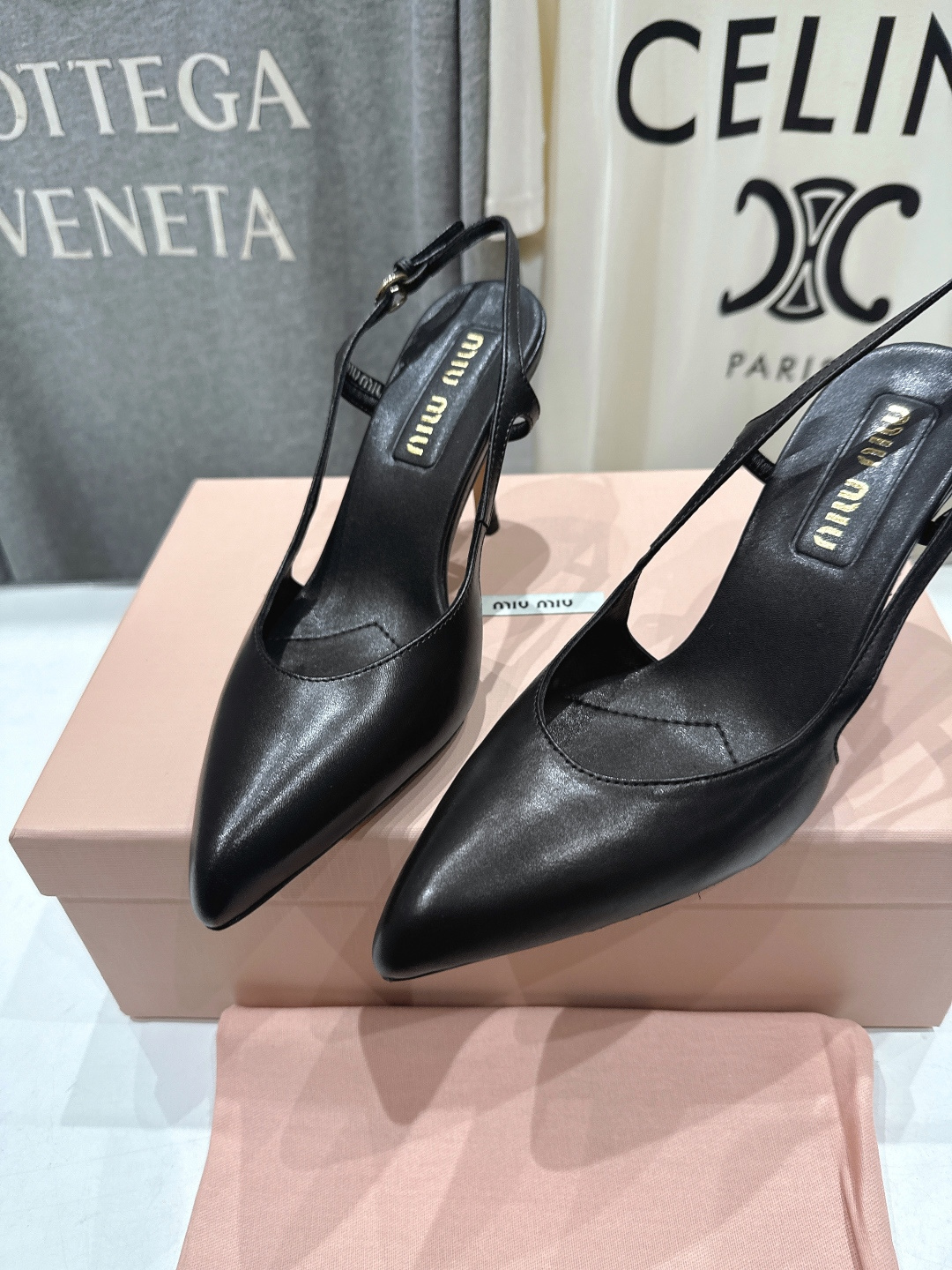 高版本出厂价 MiuMiu/缪缪2026ss春夏新款仙女风尖头玛丽珍高跟鞋凉鞋非常低调的一款高跟单鞋 乖