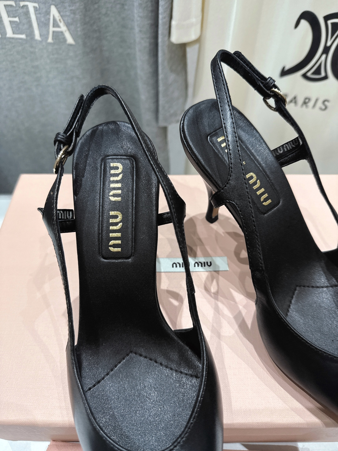 高版本出厂价 MiuMiu/缪缪2026ss春夏新款仙女风尖头玛丽珍高跟鞋凉鞋非常低调的一款高跟单鞋 乖