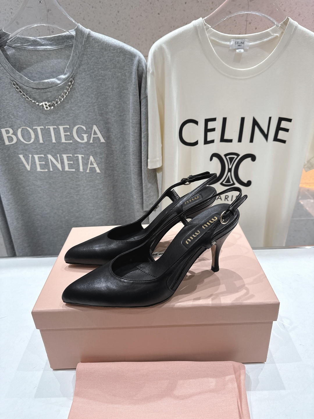 高版本出厂价 MiuMiu/缪缪2026ss春夏新款仙女风尖头玛丽珍高跟鞋凉鞋非常低调的一款高跟单鞋 乖