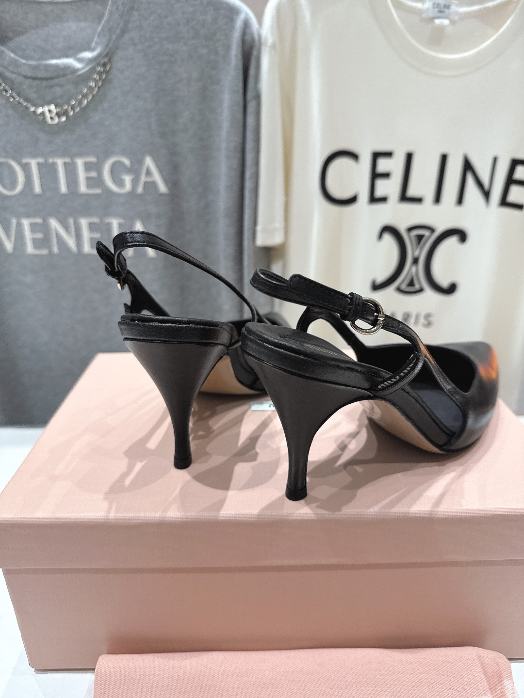 高版本出厂价 MiuMiu/缪缪2026ss春夏新款仙女风尖头玛丽珍高跟鞋凉鞋非常低调的一款高跟单鞋 乖