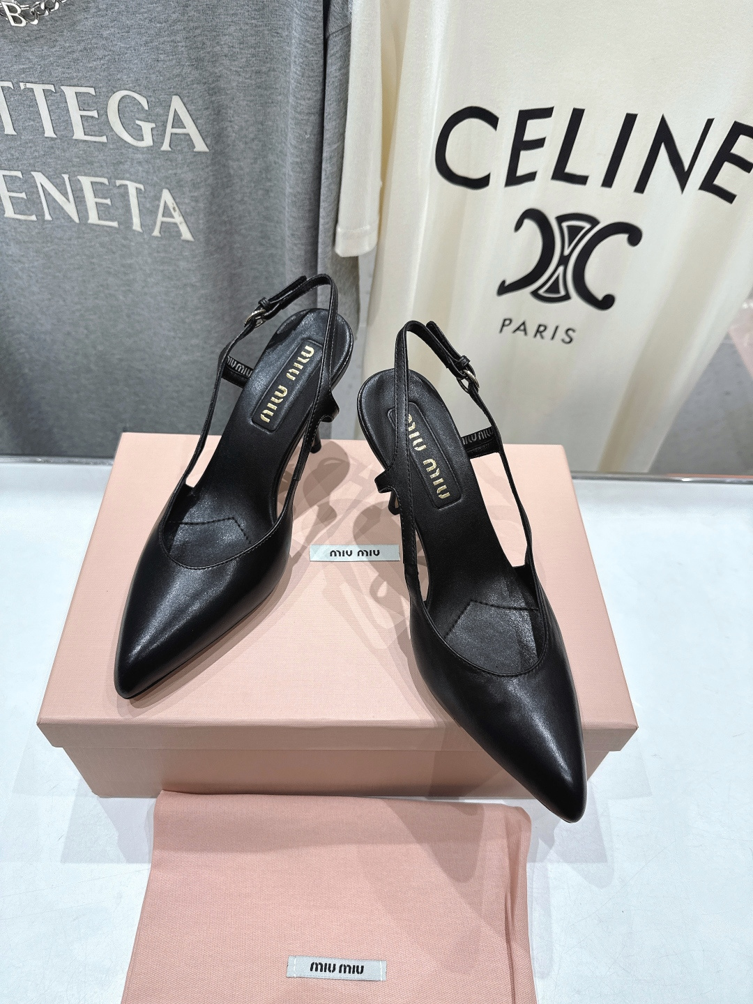 高版本出厂价 MiuMiu/缪缪2026ss春夏新款仙女风尖头玛丽珍高跟鞋凉鞋非常低调的一款高跟单鞋 乖