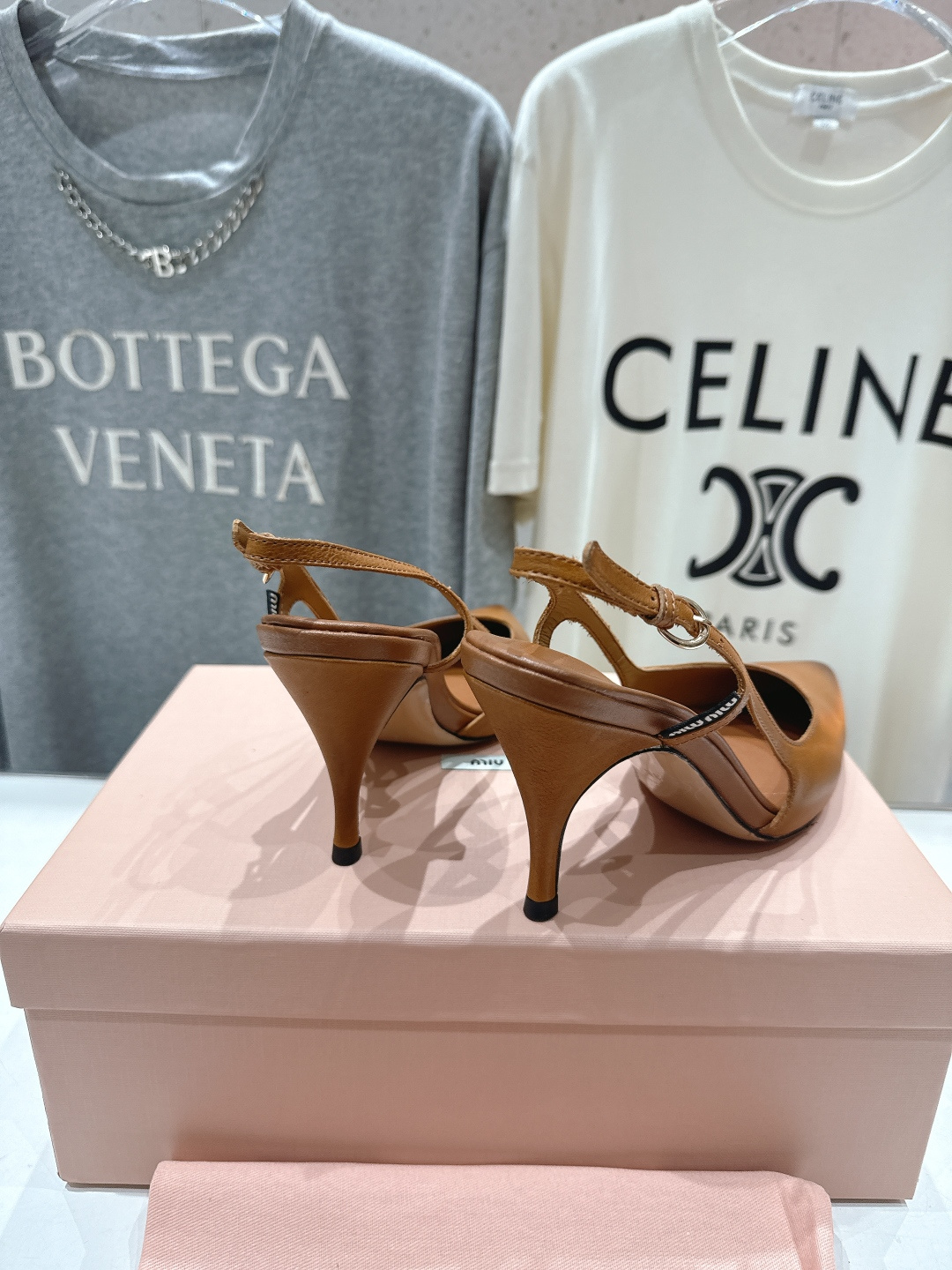 高版本出厂价 MiuMiu/缪缪2026ss春夏新款仙女风尖头玛丽珍高跟鞋凉鞋非常低调的一款高跟单鞋 乖