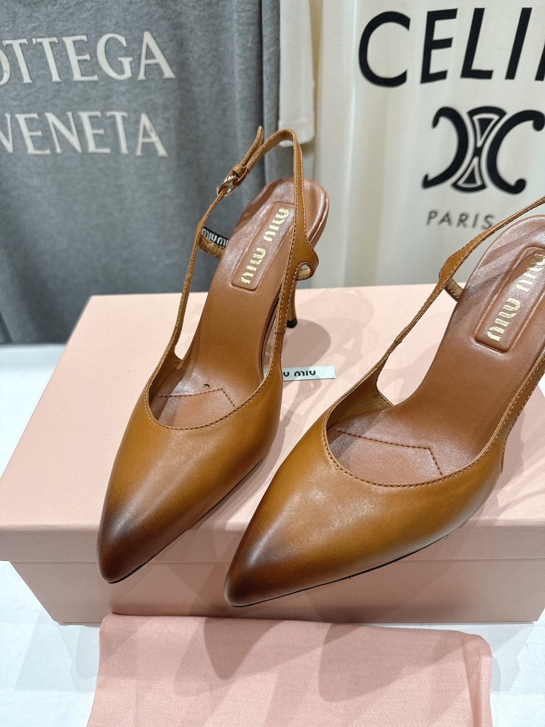 高版本出厂价 MiuMiu/缪缪2026ss春夏新款仙女风尖头玛丽珍高跟鞋凉鞋非常低调的一款高跟单鞋 乖