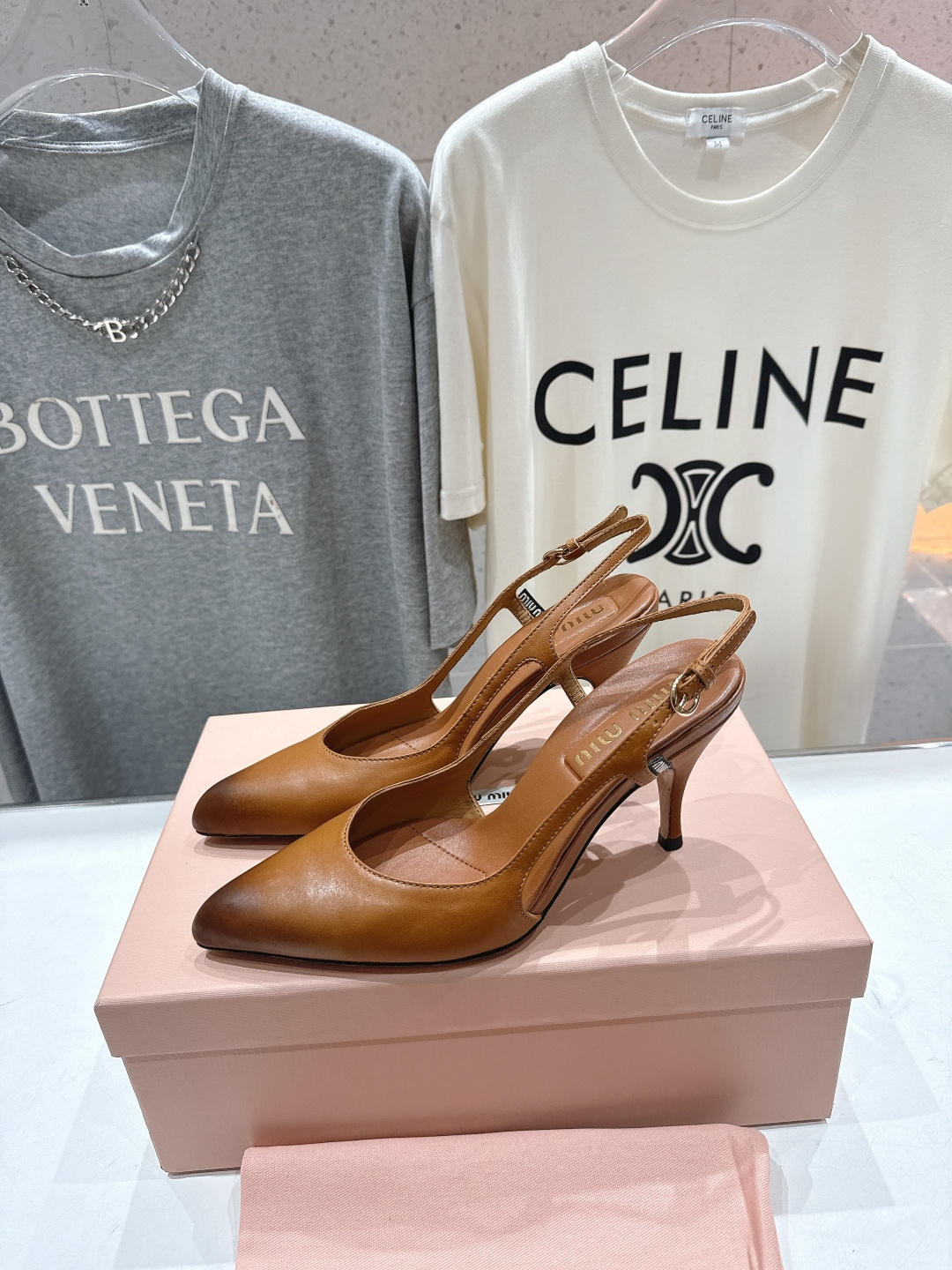 高版本出厂价 MiuMiu/缪缪2026ss春夏新款仙女风尖头玛丽珍高跟鞋凉鞋非常低调的一款高跟单鞋 乖