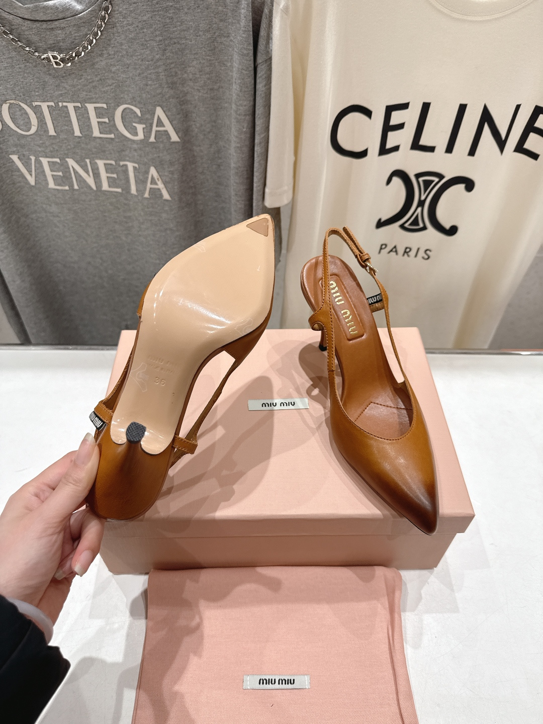 高版本出厂价 MiuMiu/缪缪2026ss春夏新款仙女风尖头玛丽珍高跟鞋凉鞋非常低调的一款高跟单鞋 乖