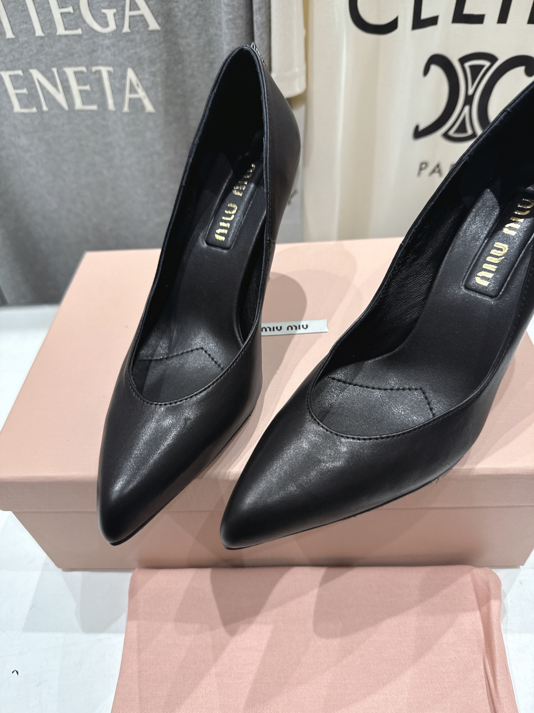 高版本出厂价 MiuMiu/缪缪F068 2026ss春夏新款仙女风尖头玛丽珍高跟鞋单鞋非常低调的一款高