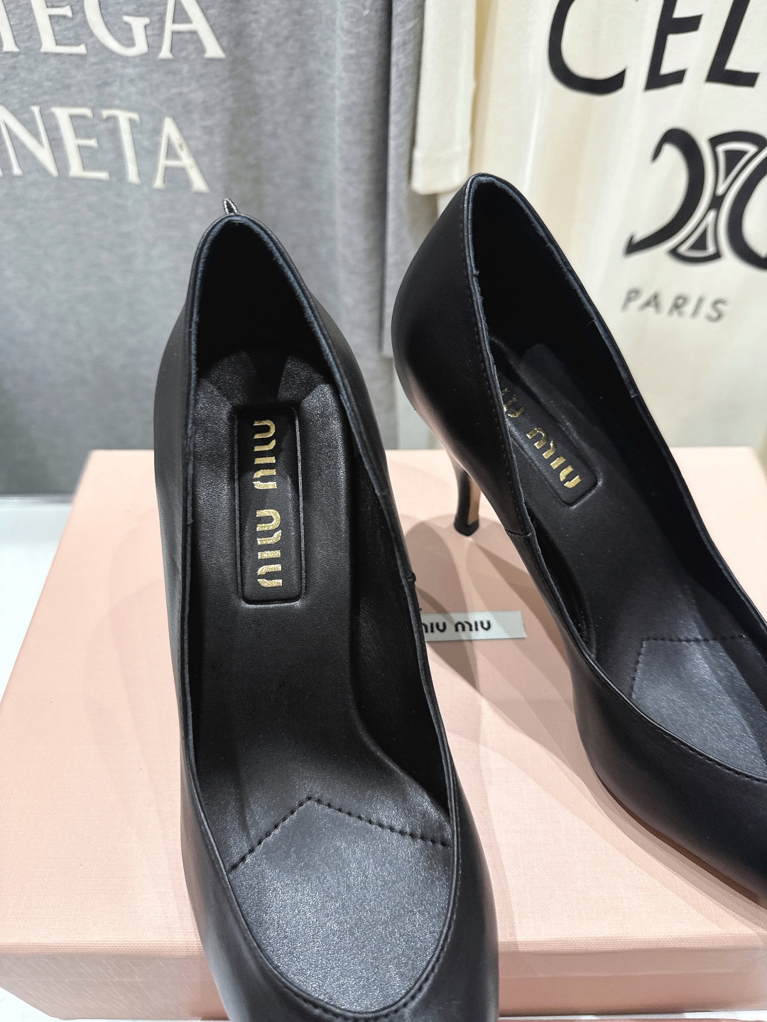 高版本出厂价 MiuMiu/缪缪F068 2026ss春夏新款仙女风尖头玛丽珍高跟鞋单鞋非常低调的一款高