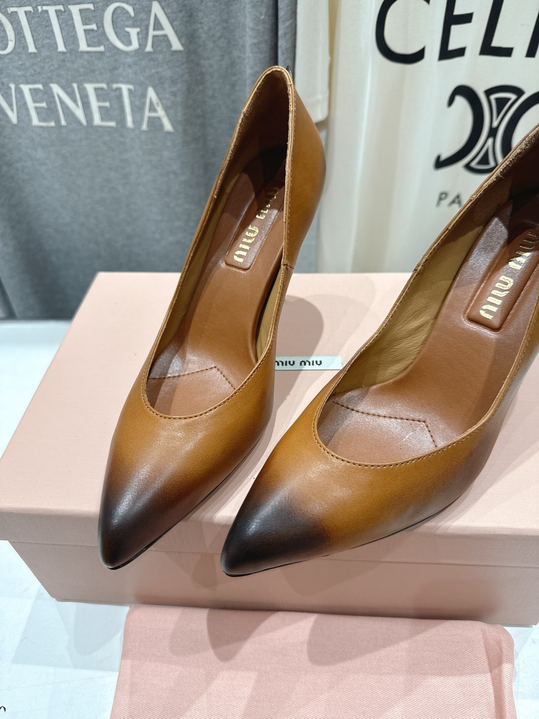 高版本出厂价 MiuMiu/缪缪F068 2026ss春夏新款仙女风尖头玛丽珍高跟鞋单鞋非常低调的一款高