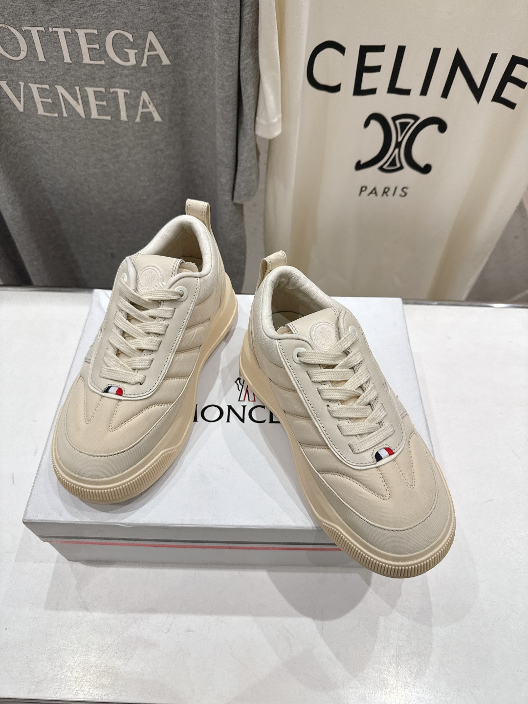 高版本出厂Moncler Altive Mid F046蒙口系列新款休闲运动鞋灵感源自 Moncler 