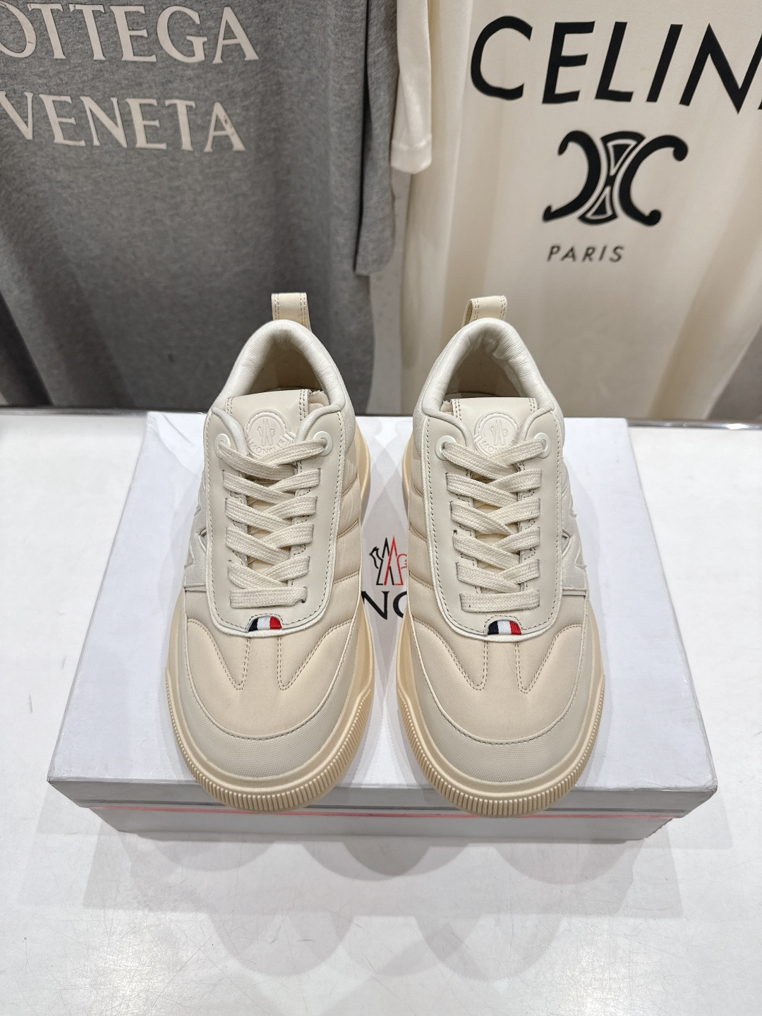 高版本出厂Moncler Altive Mid F046蒙口系列新款休闲运动鞋灵感源自 Moncler 