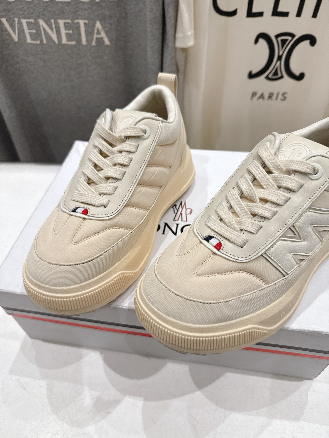 高版本出厂Moncler Altive Mid F046蒙口系列新款休闲运动鞋灵感源自 Moncler 