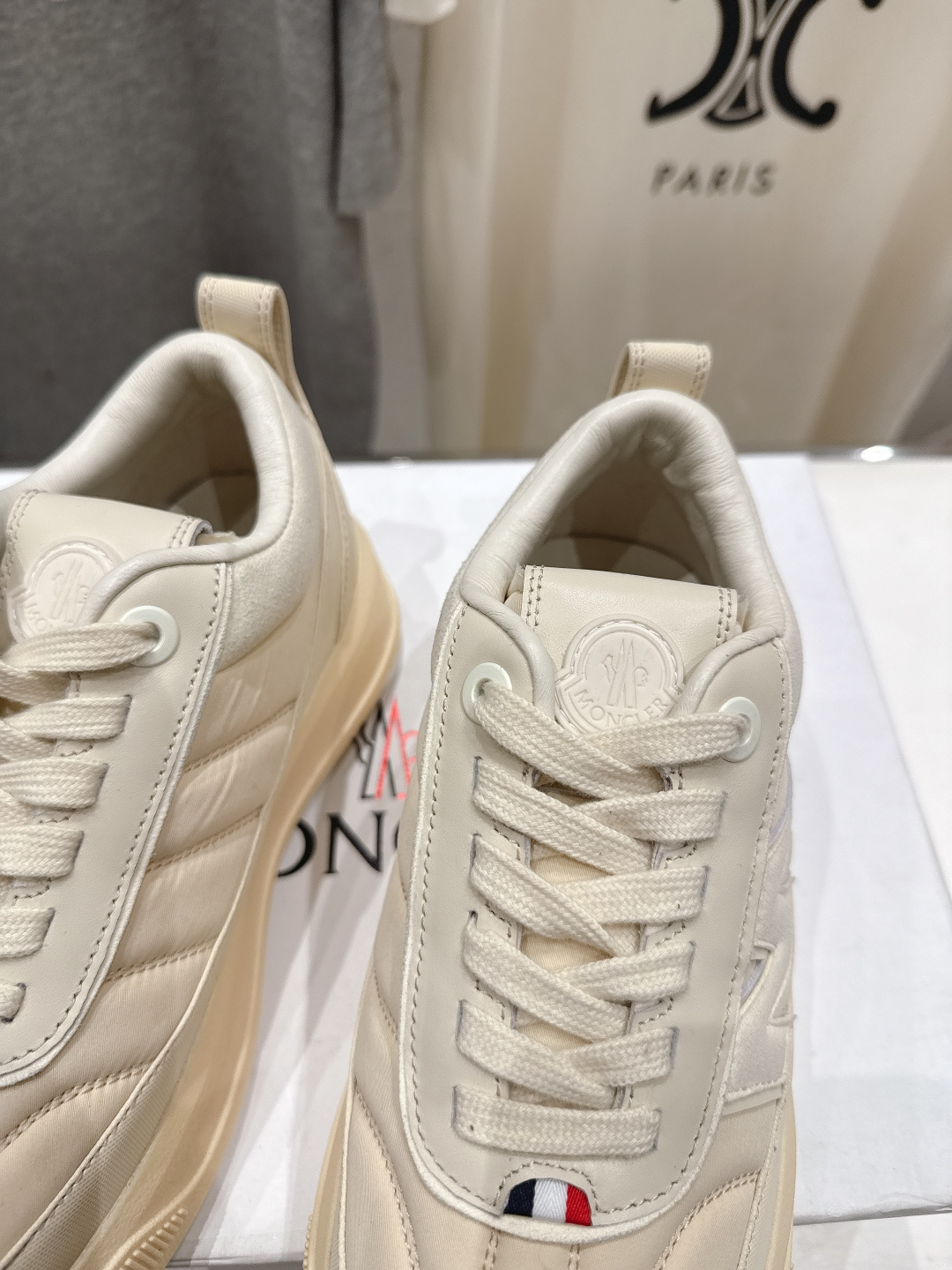 高版本出厂Moncler Altive Mid F046蒙口系列新款休闲运动鞋灵感源自 Moncler 