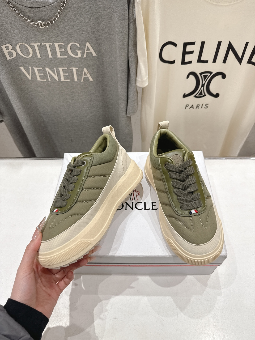 高版本出厂Moncler Altive Mid F046蒙口系列新款休闲运动鞋灵感源自 Moncler 