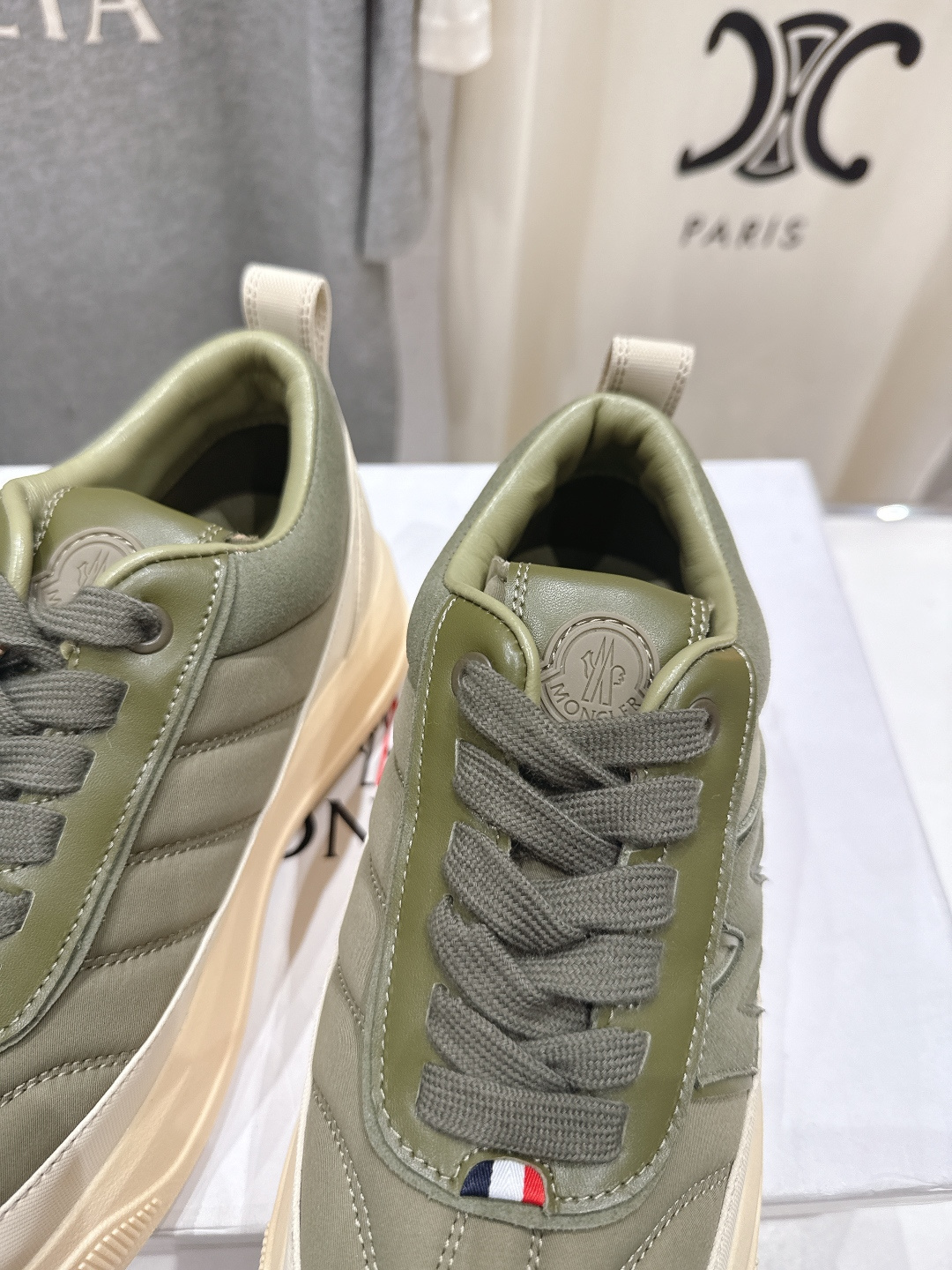 高版本出厂Moncler Altive Mid F046蒙口系列新款休闲运动鞋灵感源自 Moncler 