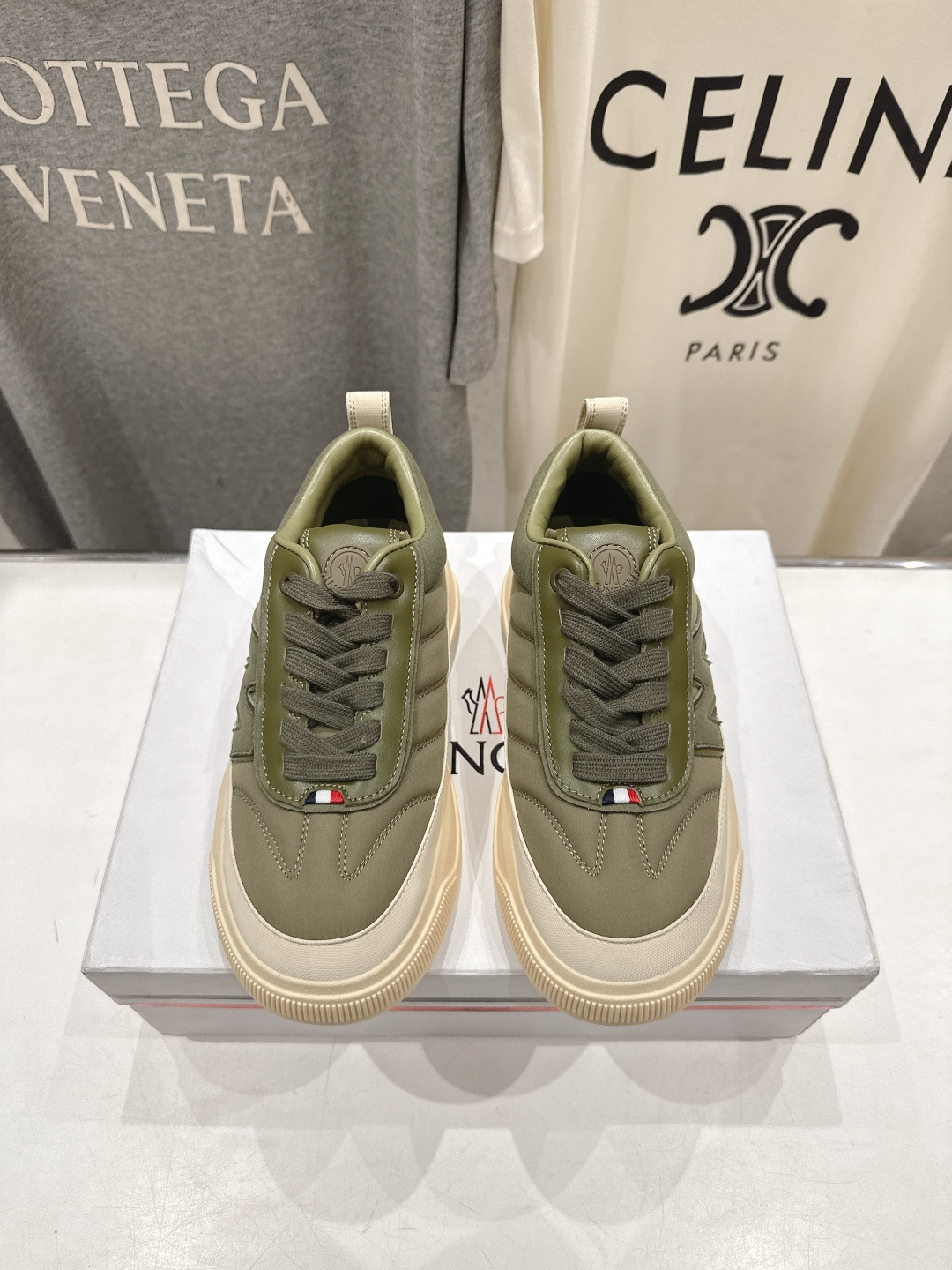 高版本出厂Moncler Altive Mid F046蒙口系列新款休闲运动鞋灵感源自 Moncler 